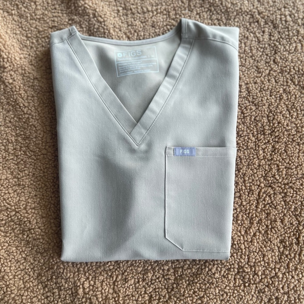 Figs scrub top